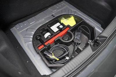 云度π3 E-Shock曜越版震撼上市，补贴后11.98万元，引领小型电动SUV新风尚